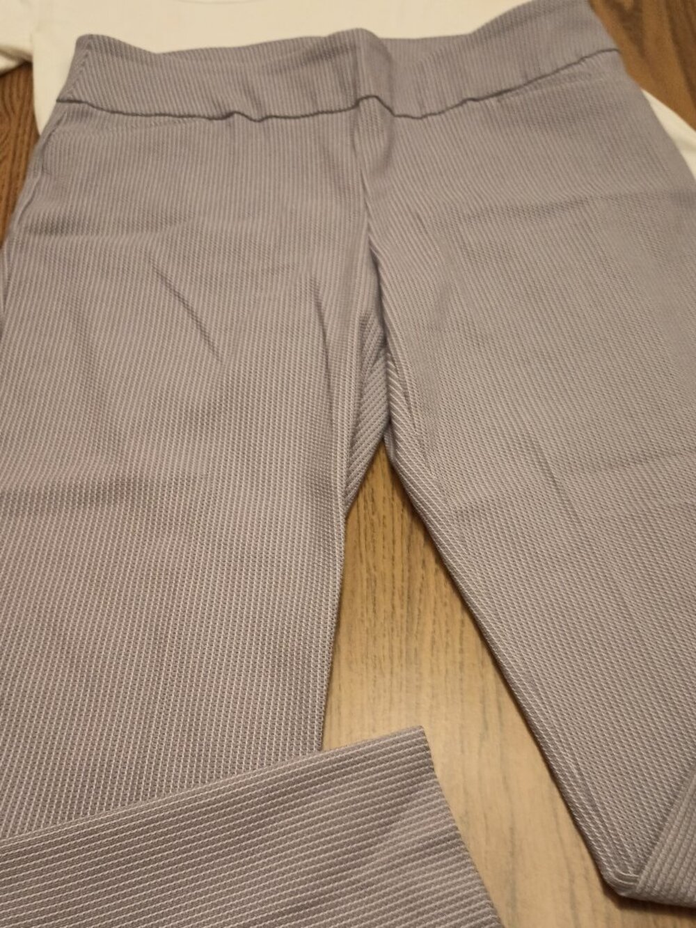Attyre New York Size 14 Lavender Pull-on Pants (EUC)